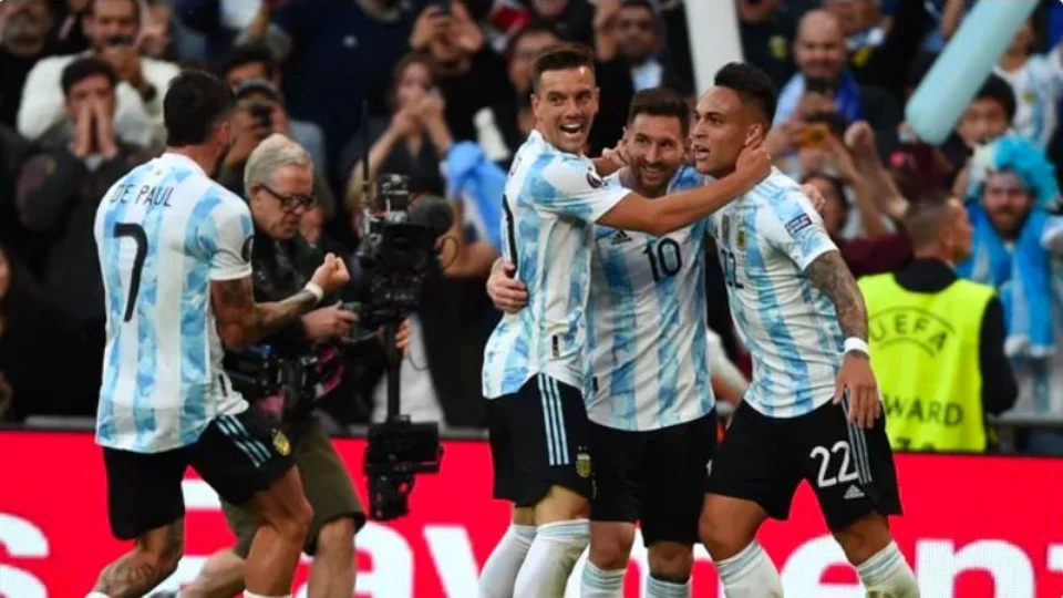 Argentina vence Itália por 3 a 0 e é campeã da ‘Finalíssima’