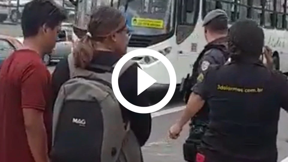 VÍDEO: acidente deixa trânsito congestionado na Avenida Torquato Tapajós em Manaus