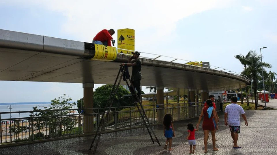 Marquise do anfiteatro da Ponta Negra, em Manaus, passa por reparos