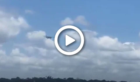 VÍDEO: após piloto passar mal, passageiro consegue pousar avião nos Estados Unidos: ‘Eu não tenho ideia de como pilotar o avião’