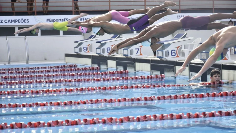 Mais de 100 atletas participam do Campeonato Estadual Absoluto de Natação 2022 na Vila Olímpica