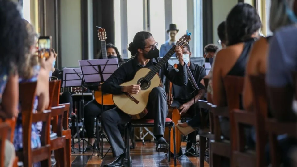 Liceu Claudio Santoro abre audições para Orquestra e Camerata de Violões, em Manaus