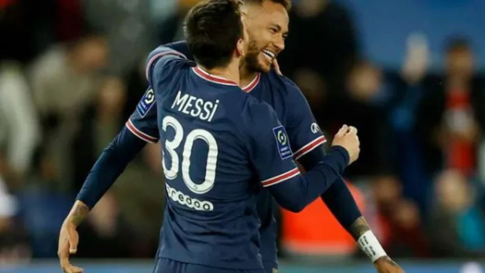 Com gol de Messi, PSG empata com o Lens e retoma título francês
