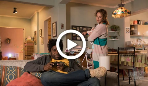 VÍDEO: Com Paola Oliveira e Lázaro Ramos, o filme ‘Papai é Pop’ chega as telas dos cinemas do Brasil nesta quinta-feira