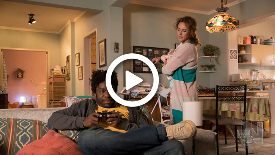 VÍDEO: Com Paola Oliveira e Lázaro Ramos, o filme ‘Papai é Pop’ chega as telas dos cinemas do Brasil nesta quinta-feira