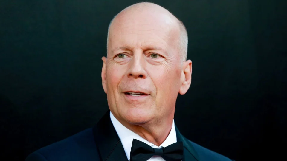 Bruce Willis é diagnosticado com afasia e se afasta da carreira, revela família