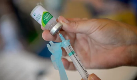 MS diz que vai autorizar 4ª dose da vacina contra Covid-19 para pessoas com 50 anos ou mais