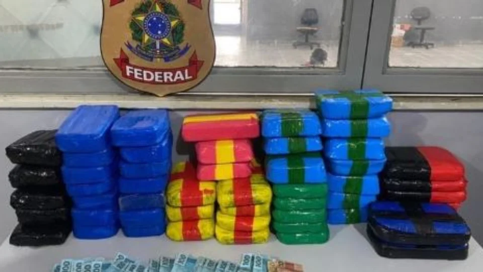 Mais de 50 quilos de drogas são apreendidas em embarcação no AM