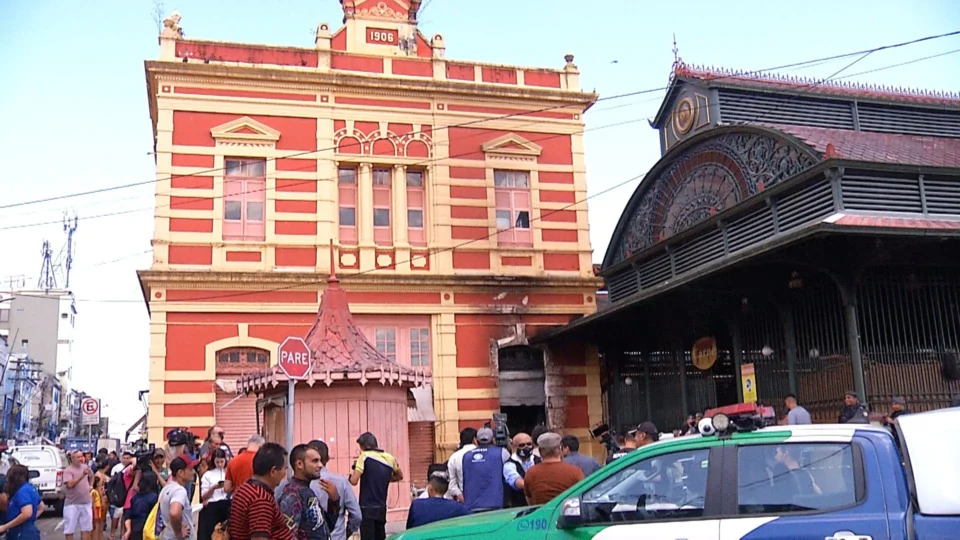 Homem ateia fogo em loteria e deixa quatro pessoas em estado grave no Mercado Adolpho Lisboa, em Manaus