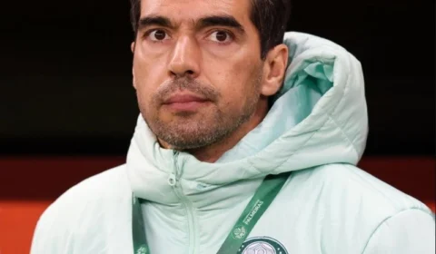 Abel Ferreira é o técnico com mais cartões no futebol brasileiro