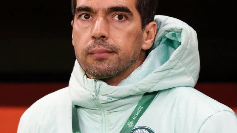 Abel Ferreira é o técnico com mais cartões no futebol brasileiro