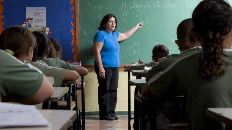 Capes oferece mais de 61 mil bolsas para formação de professores