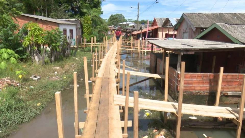 Amazonas anuncia repasse de R$ 1,1 milhão para auxiliar famílias atingidas pela chuva, em Itacoatiara