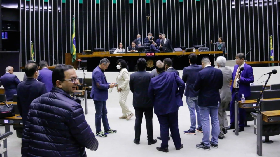 Câmara aprova MP voltado para renovação de frota de ônibus e caminhões no país