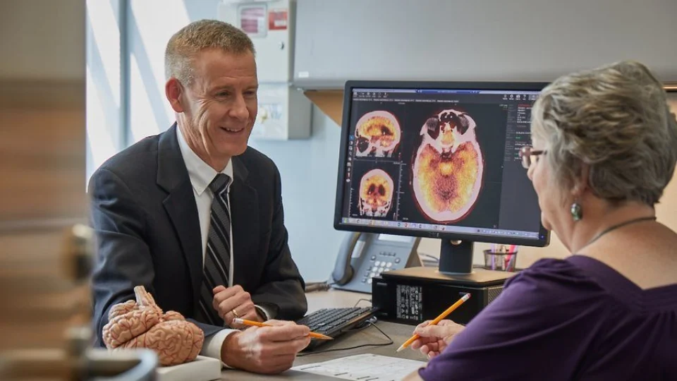 Vacina contra gripe reduz 40% risco de Alzheimer, diz estudo nos EUA