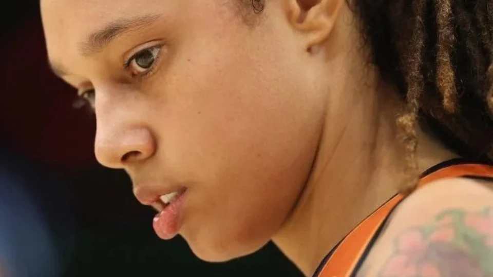 Jogadora de basquete americana é condenada a nove anos de prisão por tráfico na Rússia