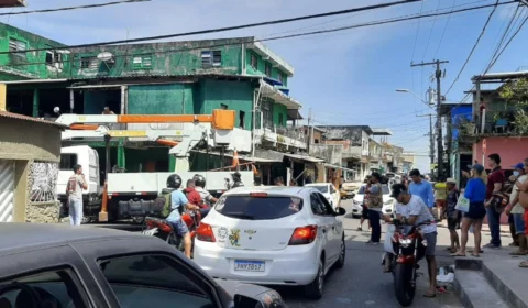 Moradores do Alvorada protestam contra instalação de novos medidores em Manaus