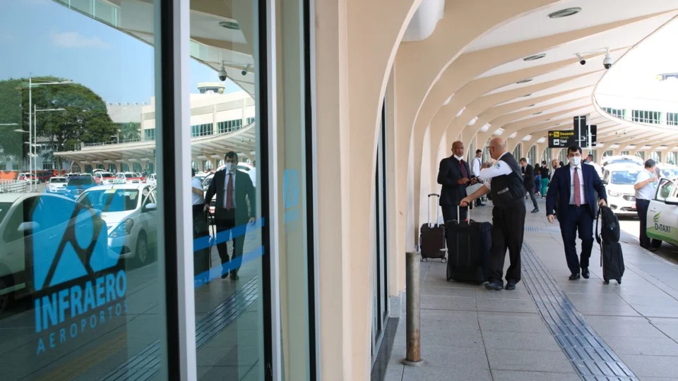 Em leilão, empresa espanhola arremata por R$ 2,45 bi aeroporto de Congonhas, em SP