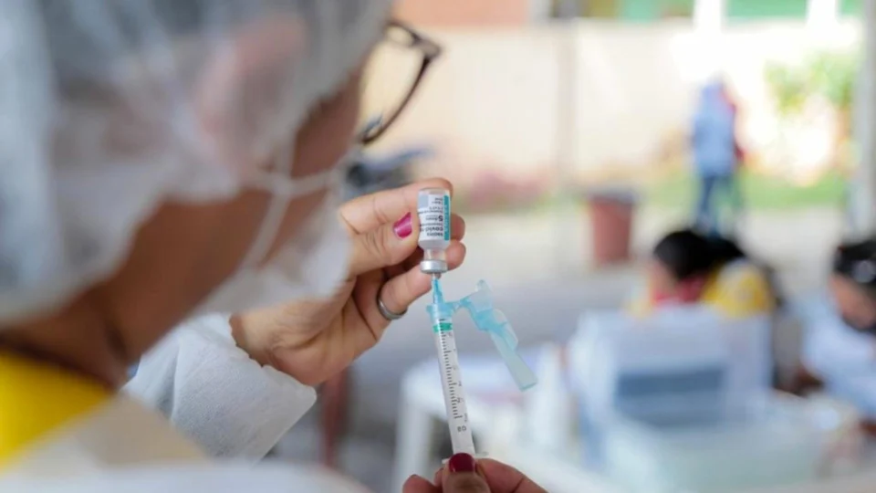Parintins, no AM, começa vacinar crianças de 3 e 4 anos contra covid-19 nesta quarta