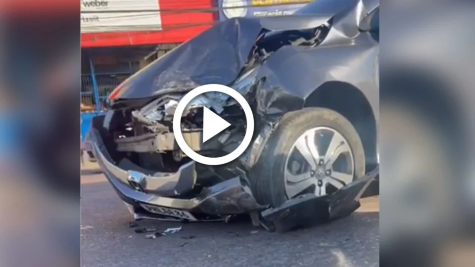 VÍDEO: Ruivinha de Marte e namorado sofrem acidente em Manaus; carro fica destruído