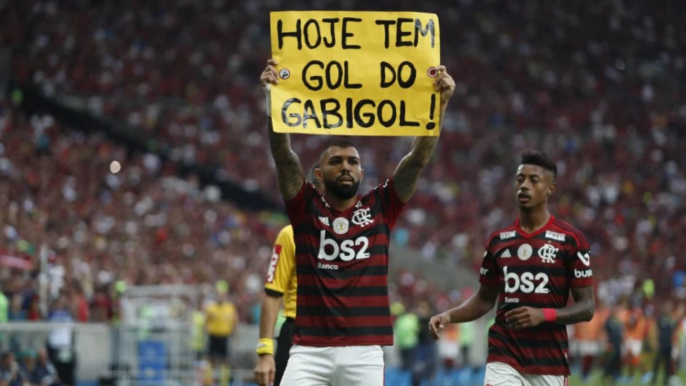 Flamengo vira pra cima do Fluminense e vence por 2 a 1 pelo Brasileirão