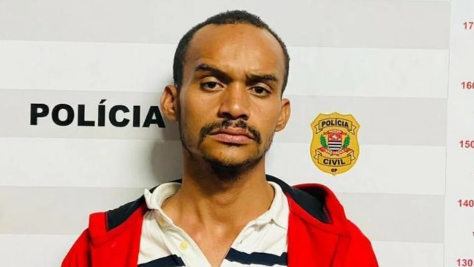 Homem se entrega à polícia de SP e diz que participou dos assassinatos de Dom e Bruno