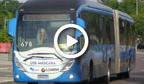 VÍDEO: passageiros são agredidos com coronhada na cabeça durante assalto a ônibus em Manaus
