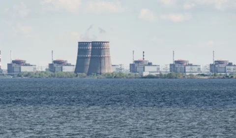 Rússia ameaça fechar usina nuclear de Zaporizhia