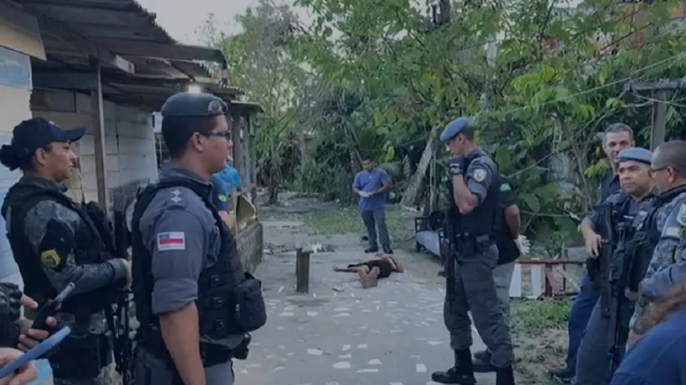 Jovem é executado com 16 tiros de pistola 9 mm em beco na Zona Centro-Sul de Manaus