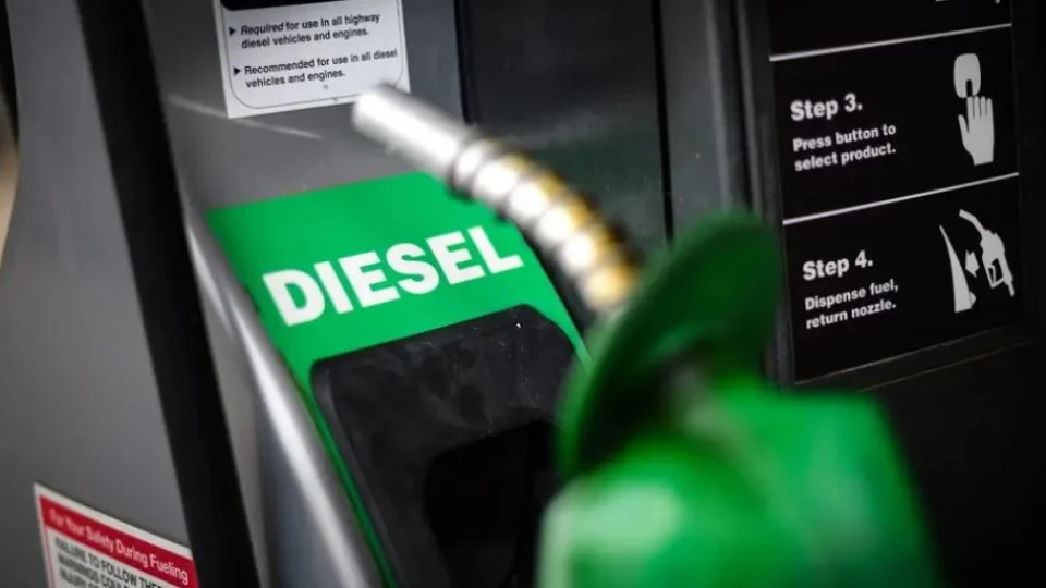 Reajuste de 8,8% no preço do diesel começa a valer a partir desta terça-feira