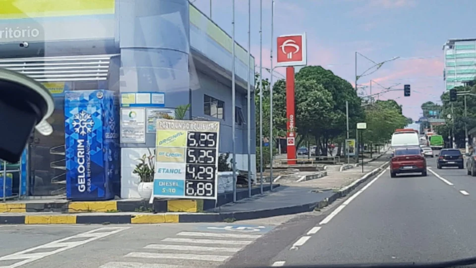 Gasolina já é vendida a R$ 5,25 em postos de combustíveis em Manaus