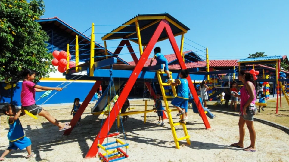 Lei estadual proíbe permanência de adultos em espaços destinados ao público infantil, no AM