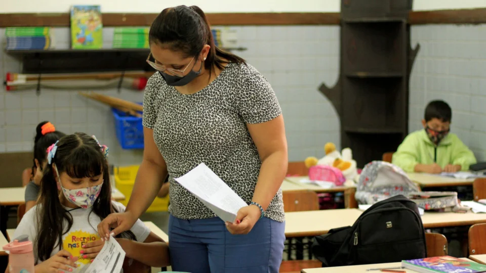 Semed divulga lista de aprovados em PSS para assistentes voluntários de alfabetização