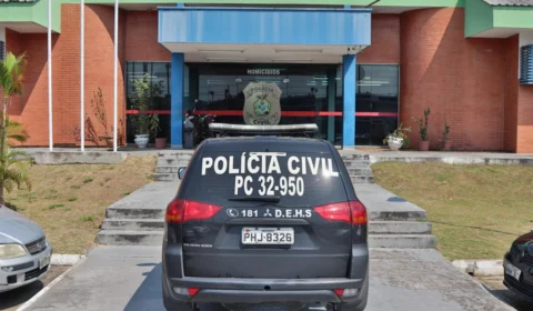 Homem é esfaqueado em frente a igreja no bairro Aleixo, Zona Sul de Manaus