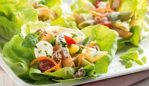 RECEITA FÁCIL: aprenda a fazer salada de macarrão com atum e molho de iogurte