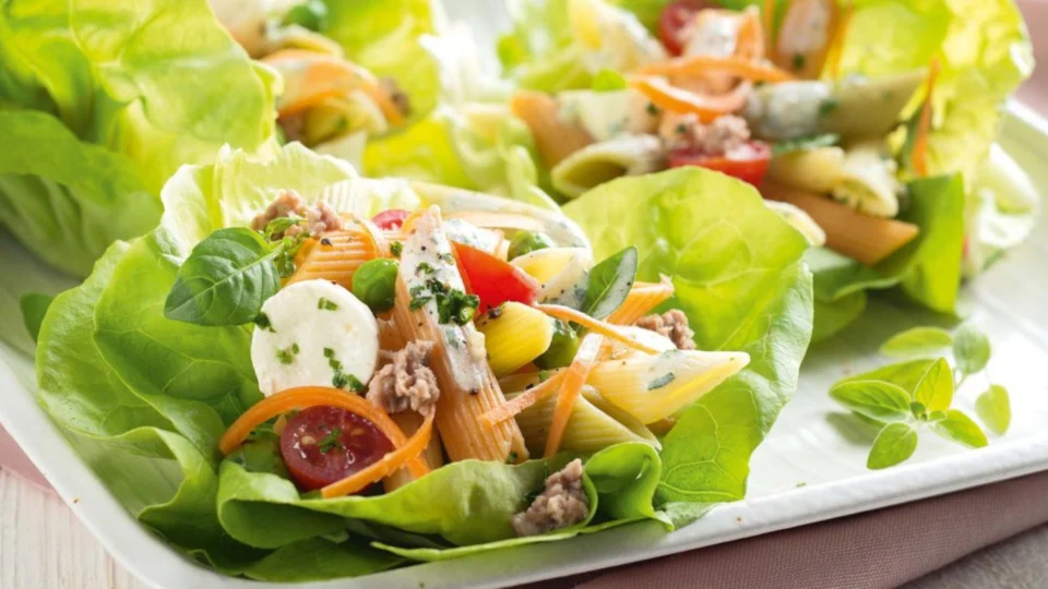 RECEITA FÁCIL: aprenda a fazer salada de macarrão com atum e molho de iogurte