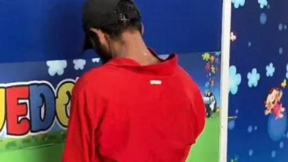 Pedreiro é preso suspeito de abusar de uma criança de um ano, em Manaus