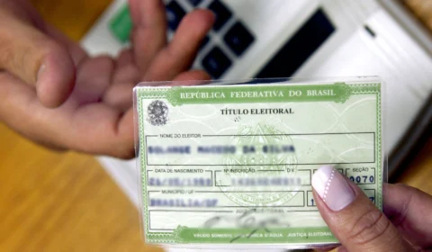 Prazo para tirar e regularizar título de eleitor termina nesta quarta-feira