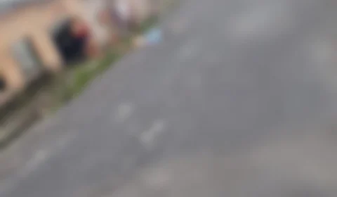 Jovem é morto e corpo é jogado em via pública no bairro Mutirão, Zona Norte de Manaus