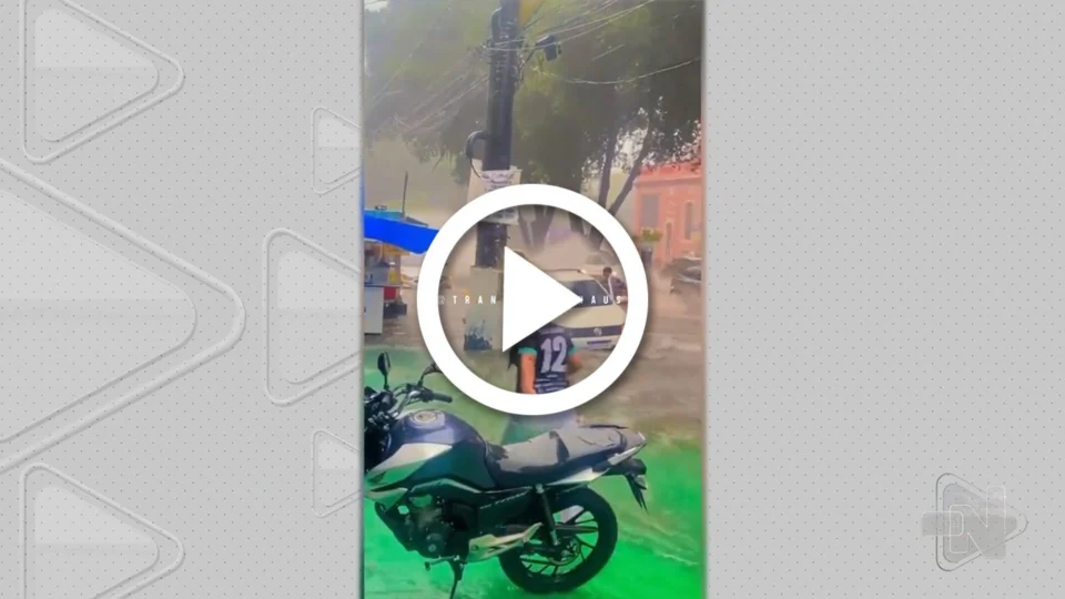 VÍDEO: avenida de Manaus fica completamente alagada após forte chuva