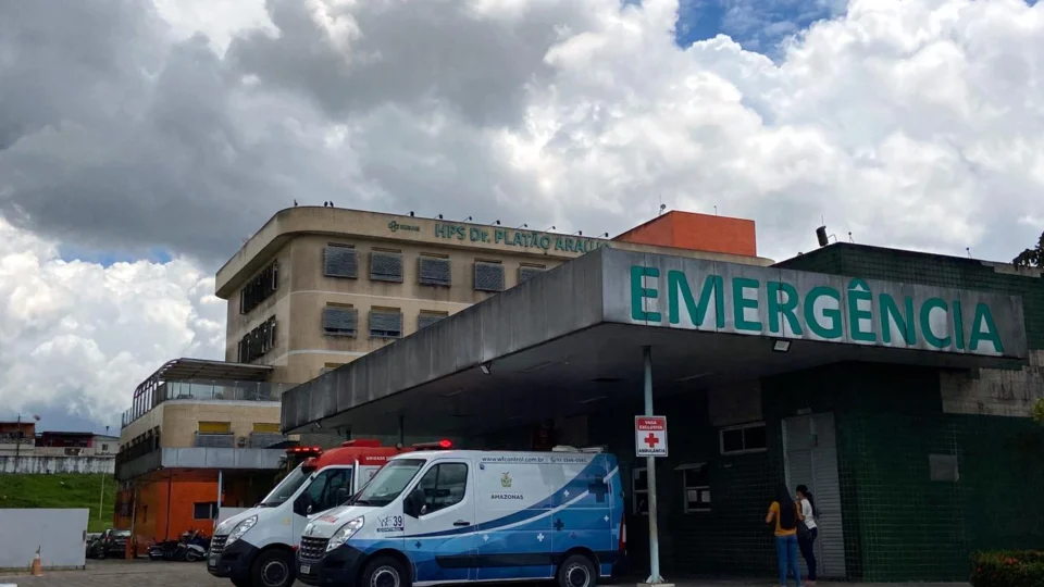 Jovem é baleado após jogar celular durante tentativa de assalto na Zona Leste de Manaus