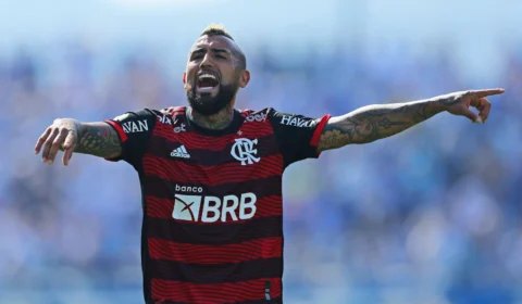 Arturo Vidal e Cebolinha serão titulares novamente em time alternativo do Fla contra São Paulo pelo Brasileirão