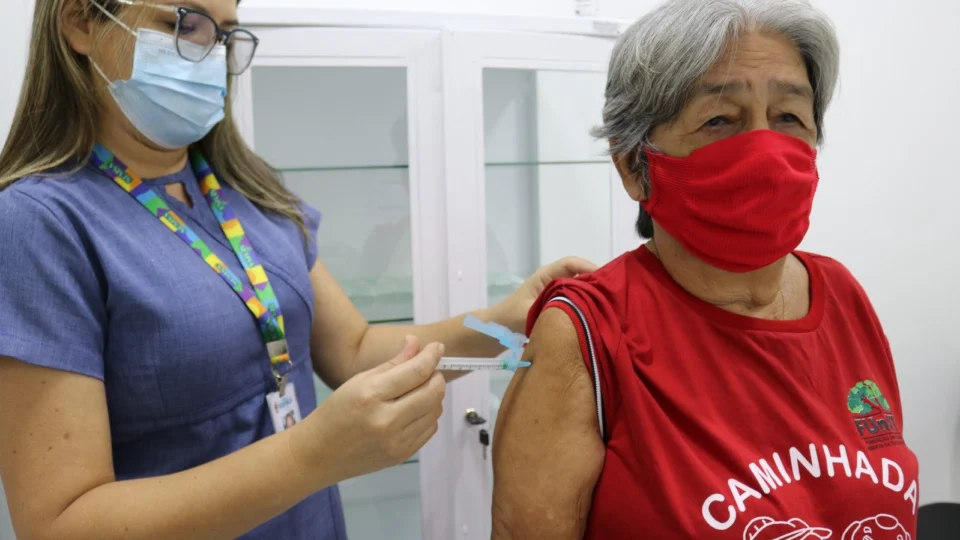 Policlínica da FUnATI promove o ‘Dia D’ de Multivacinação