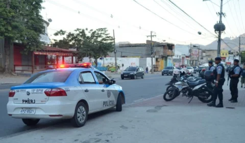 Moradora, policial e três pessoas morrem durante operação no complexo do Alemão no Rio de Janeiro