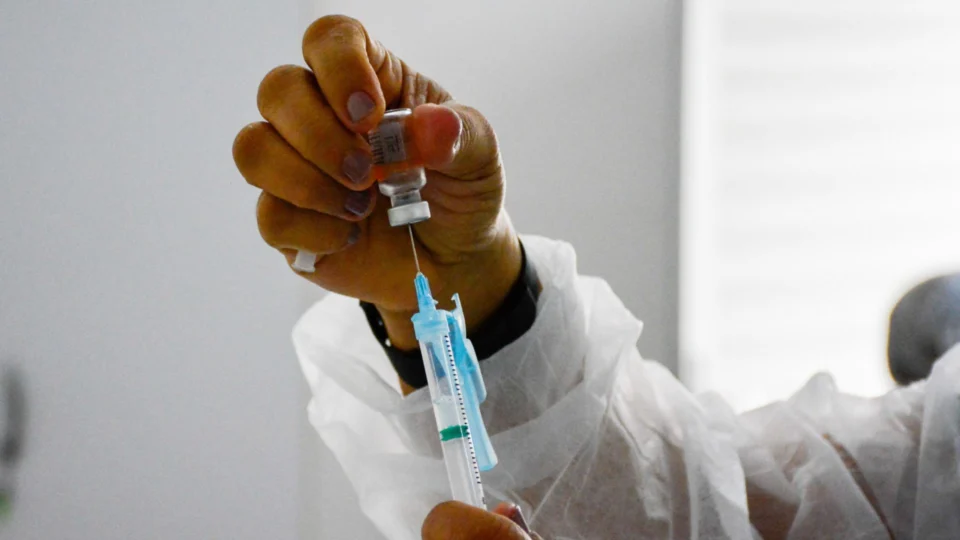 Mais 140 mil crianças tomaram apenas a 1ª dose da vacina contra a Covid-19 em Manaus