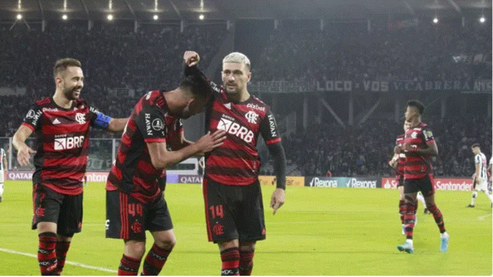 Com mesmos problemas na defesa, Flamengo arranca empate de 2 a 2 com Talleres pela Libertadores da América