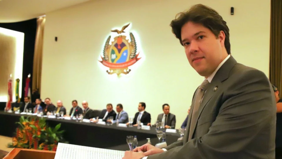 Luis Fabian toma posse como novo conselheiro do Tribunal de Contas do Amazonas