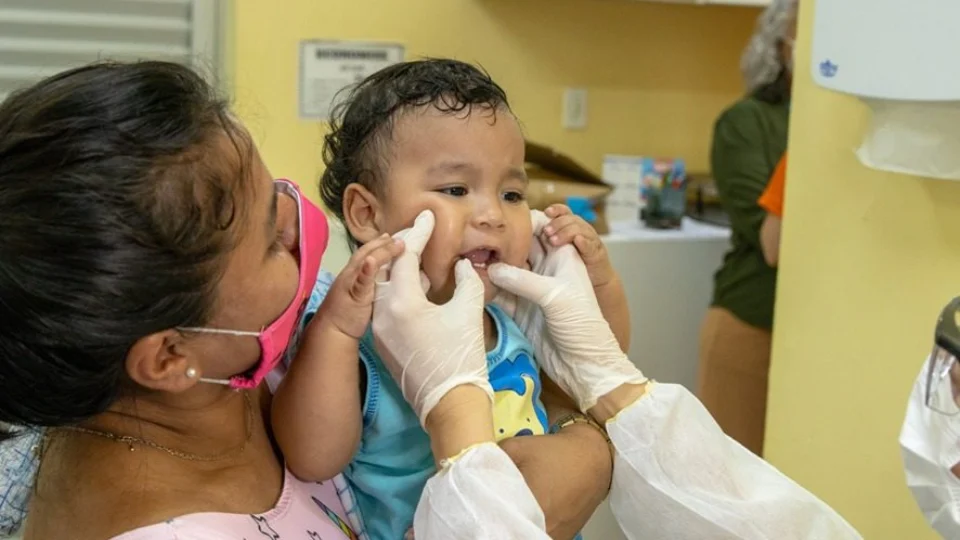 Pais são orientados sobre cuidados com dentes de leite dos filhos em Manaus