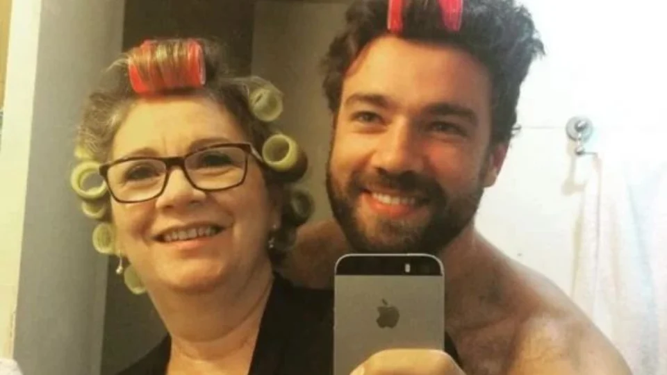 Mãe do ‘Hipster da Federal’ defende legítima defesa por parte do homem que matou o filho dela