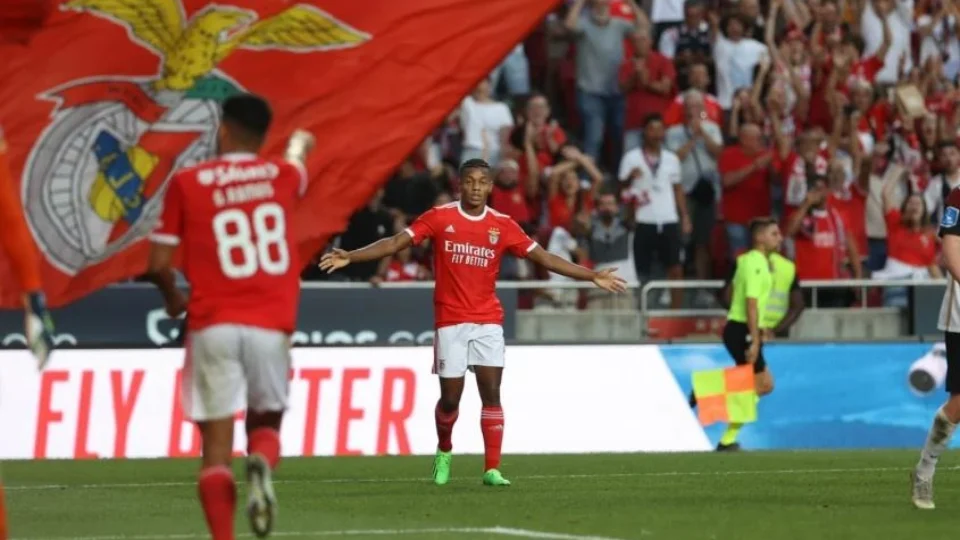 Benfica vence Dínamo de Kiev por 3 a 0 e garante vaga na fase de grupos da Champions League